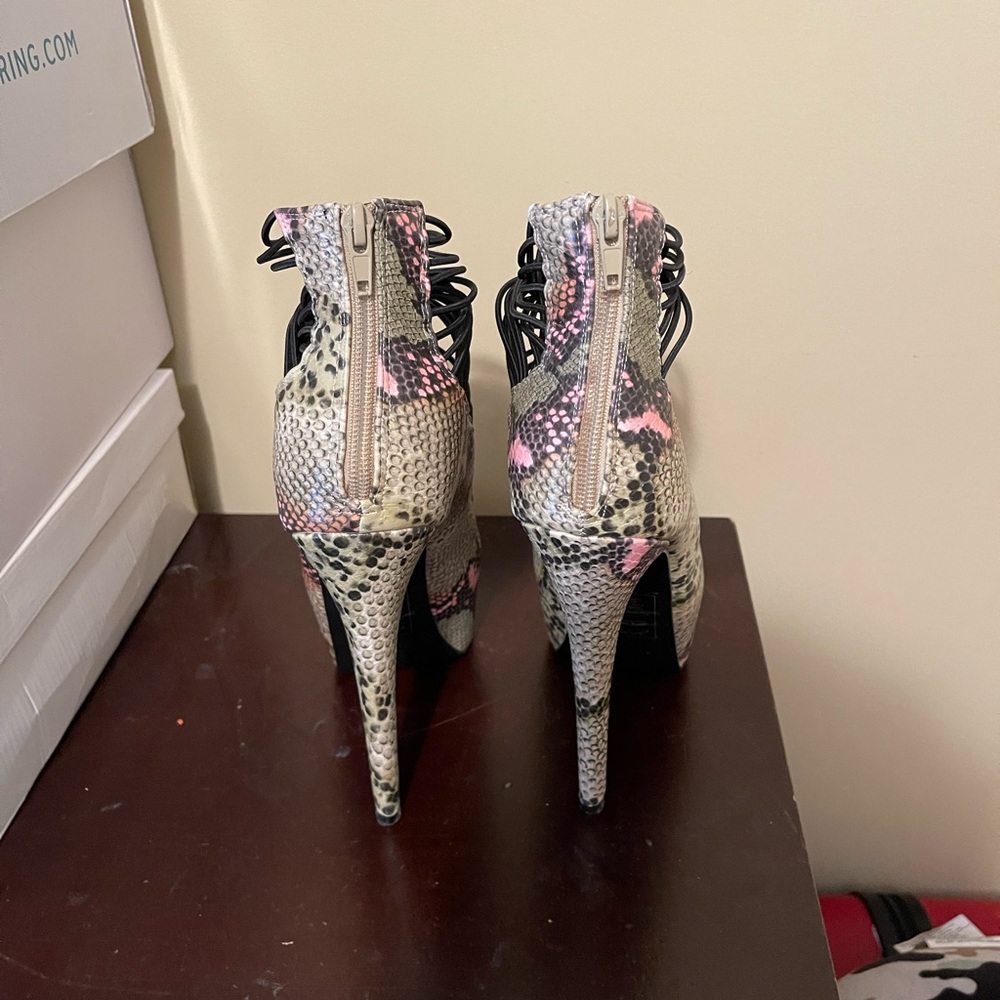 Heeled Snake Skinned Shoe